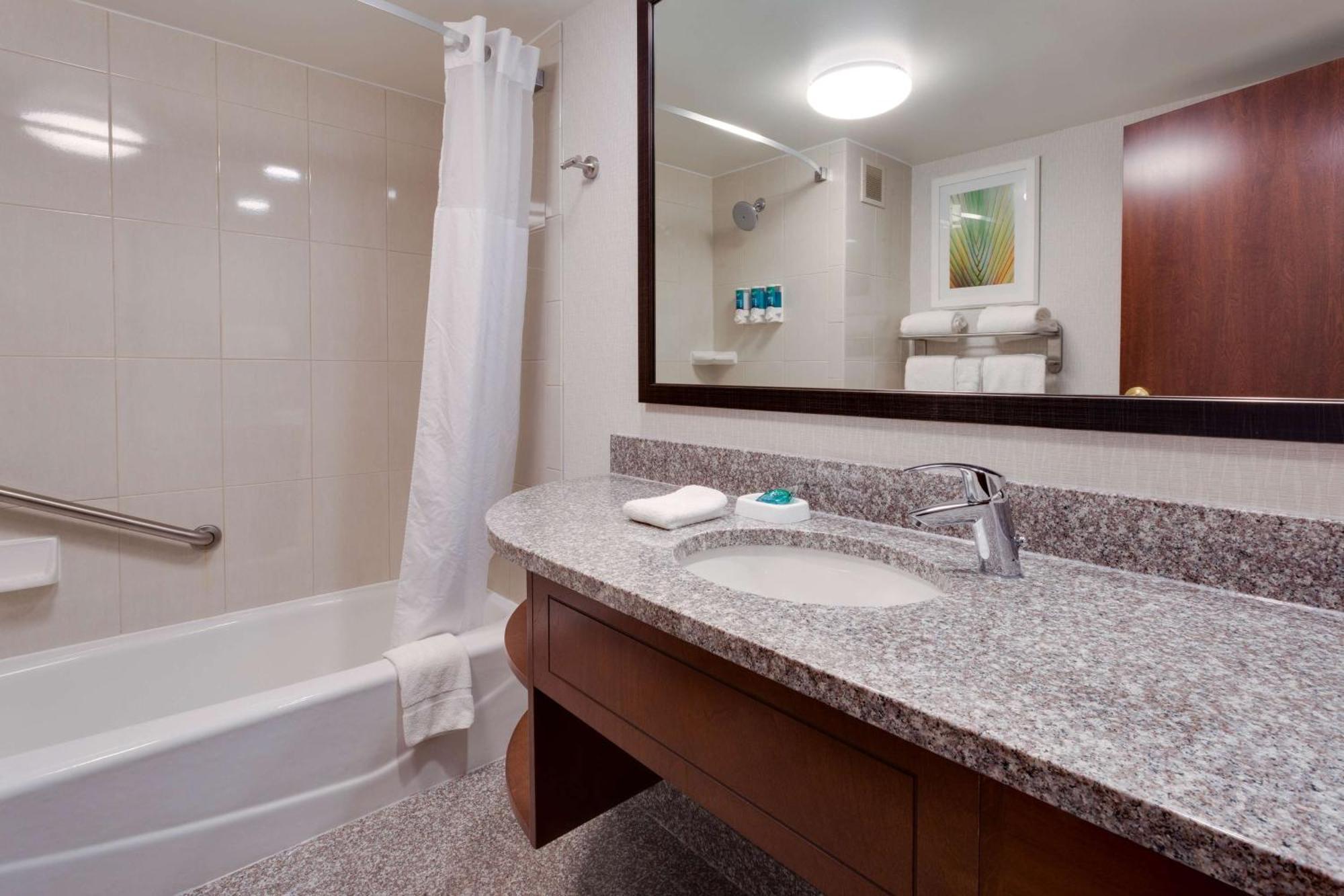 Drury Inn & Suites Columbia Stadium Boulevard Buitenkant foto