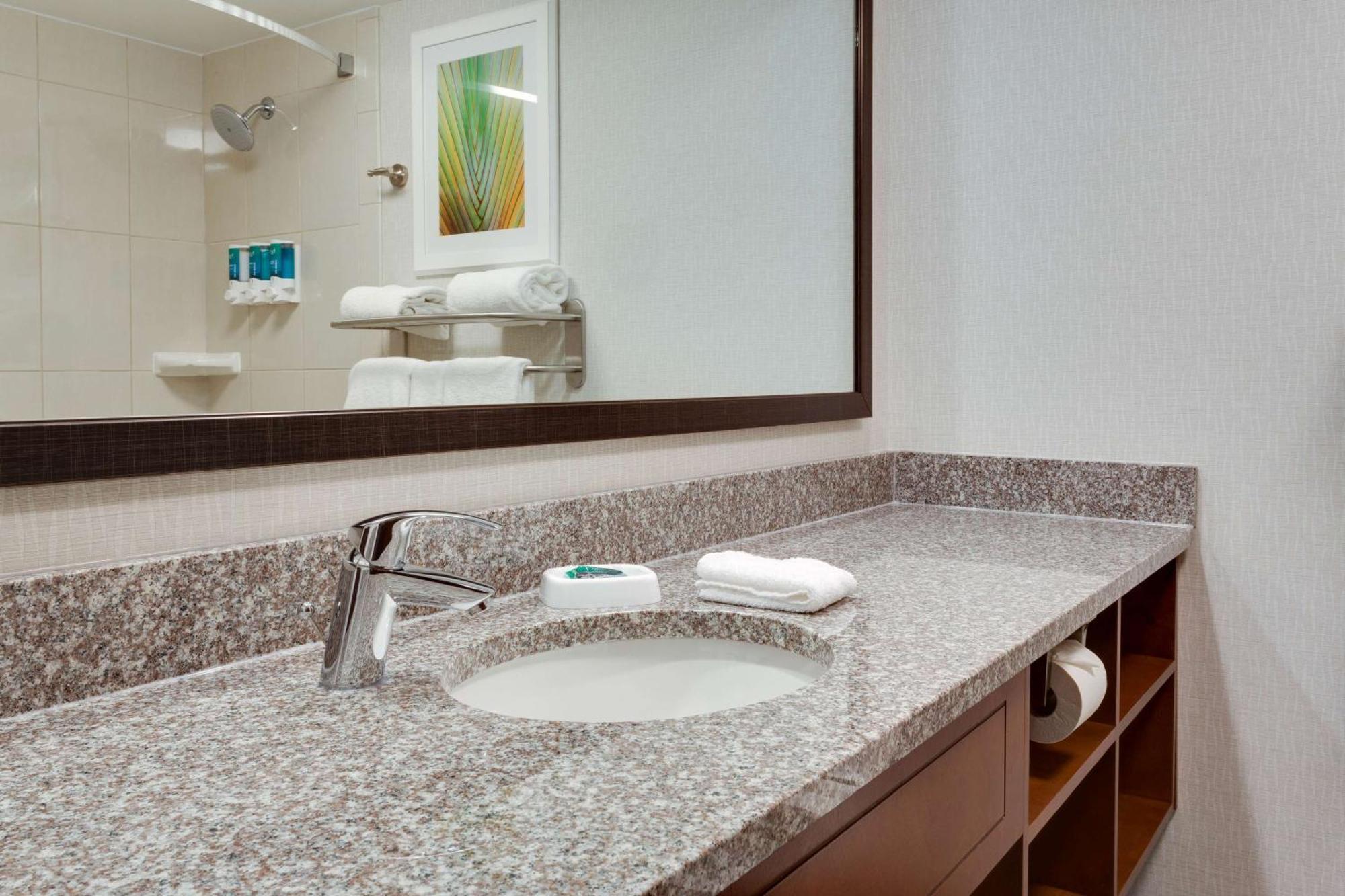 Drury Inn & Suites Columbia Stadium Boulevard Buitenkant foto