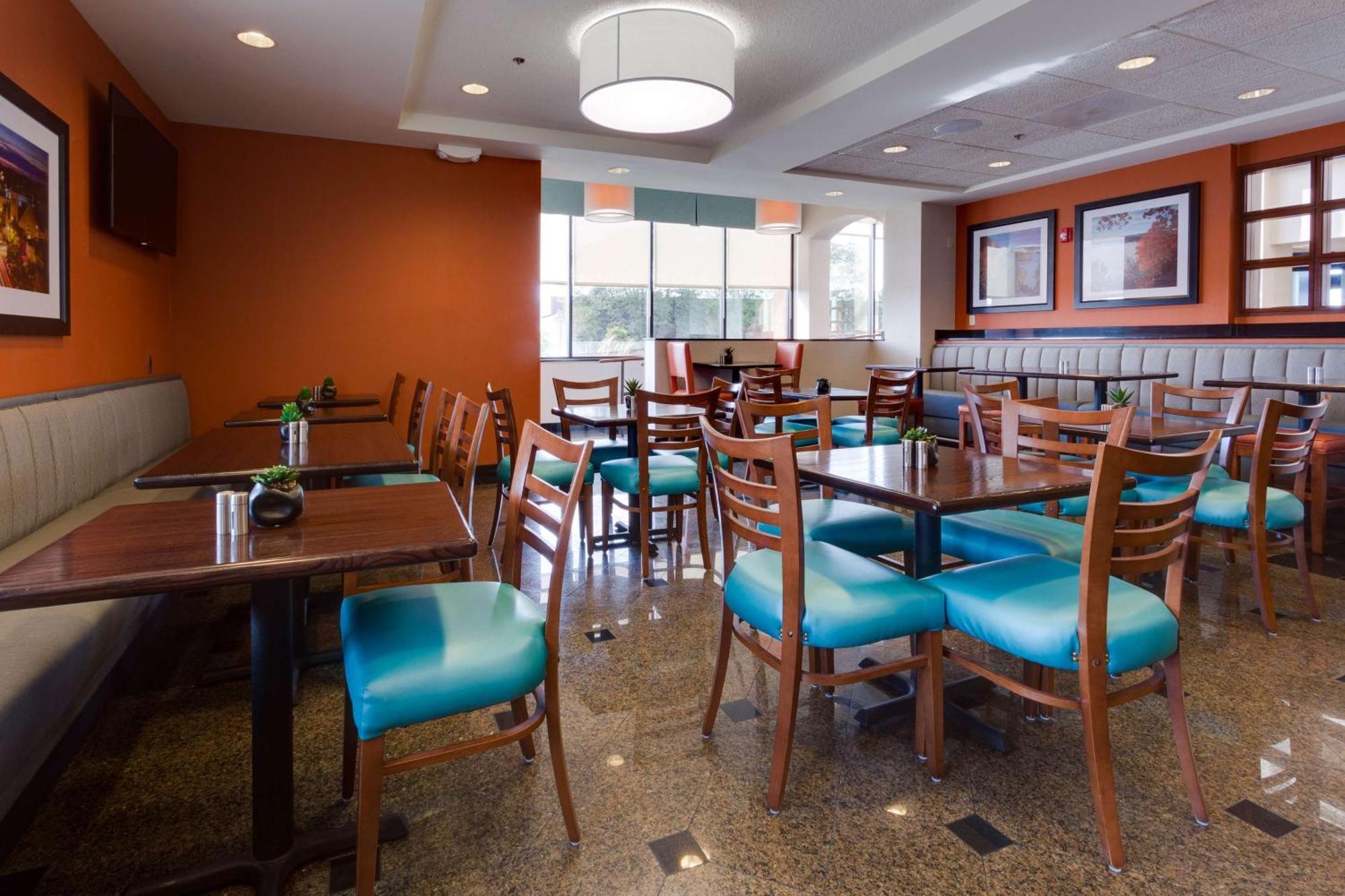 Drury Inn & Suites Columbia Stadium Boulevard Buitenkant foto