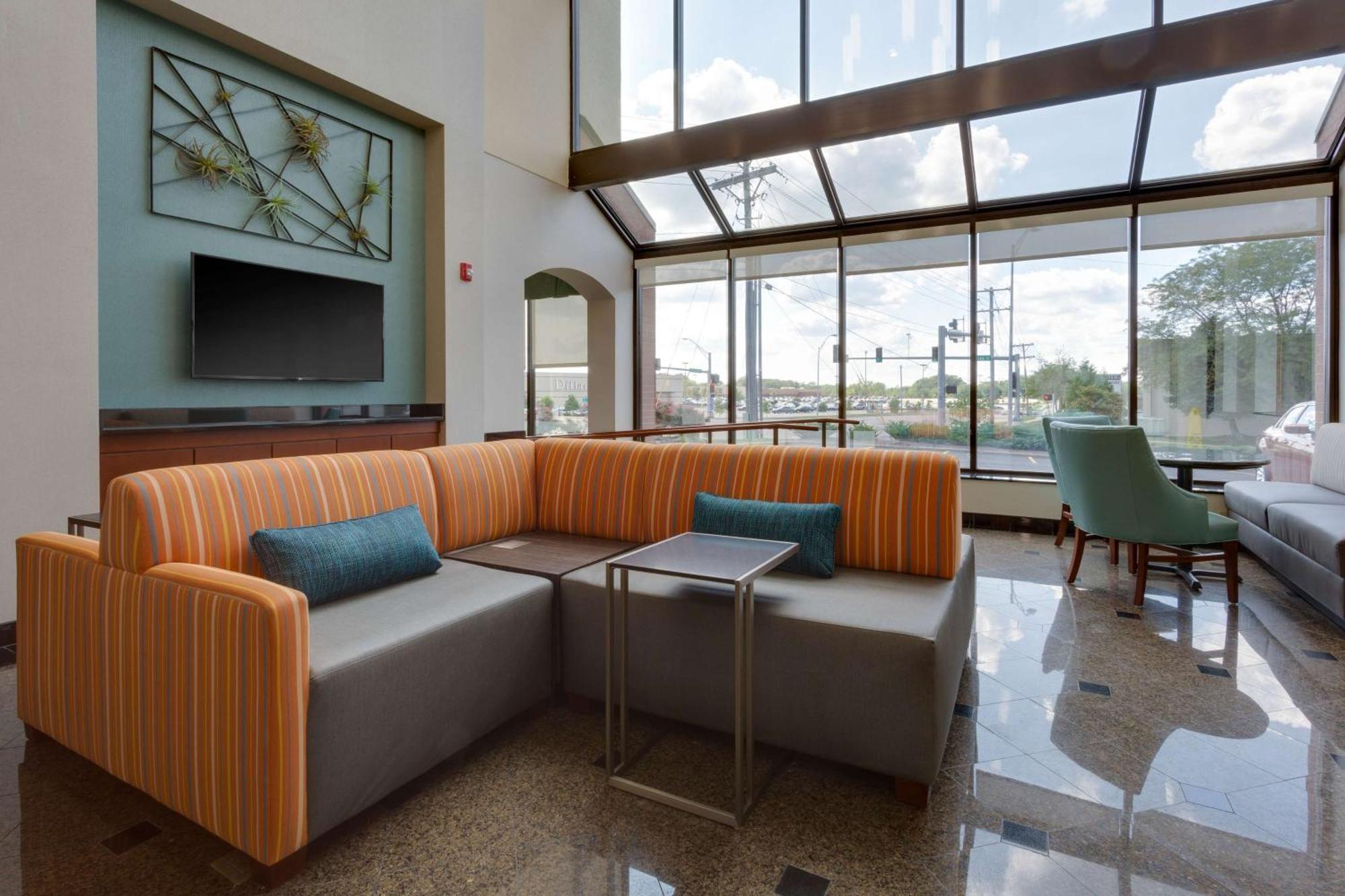 Drury Inn & Suites Columbia Stadium Boulevard Buitenkant foto