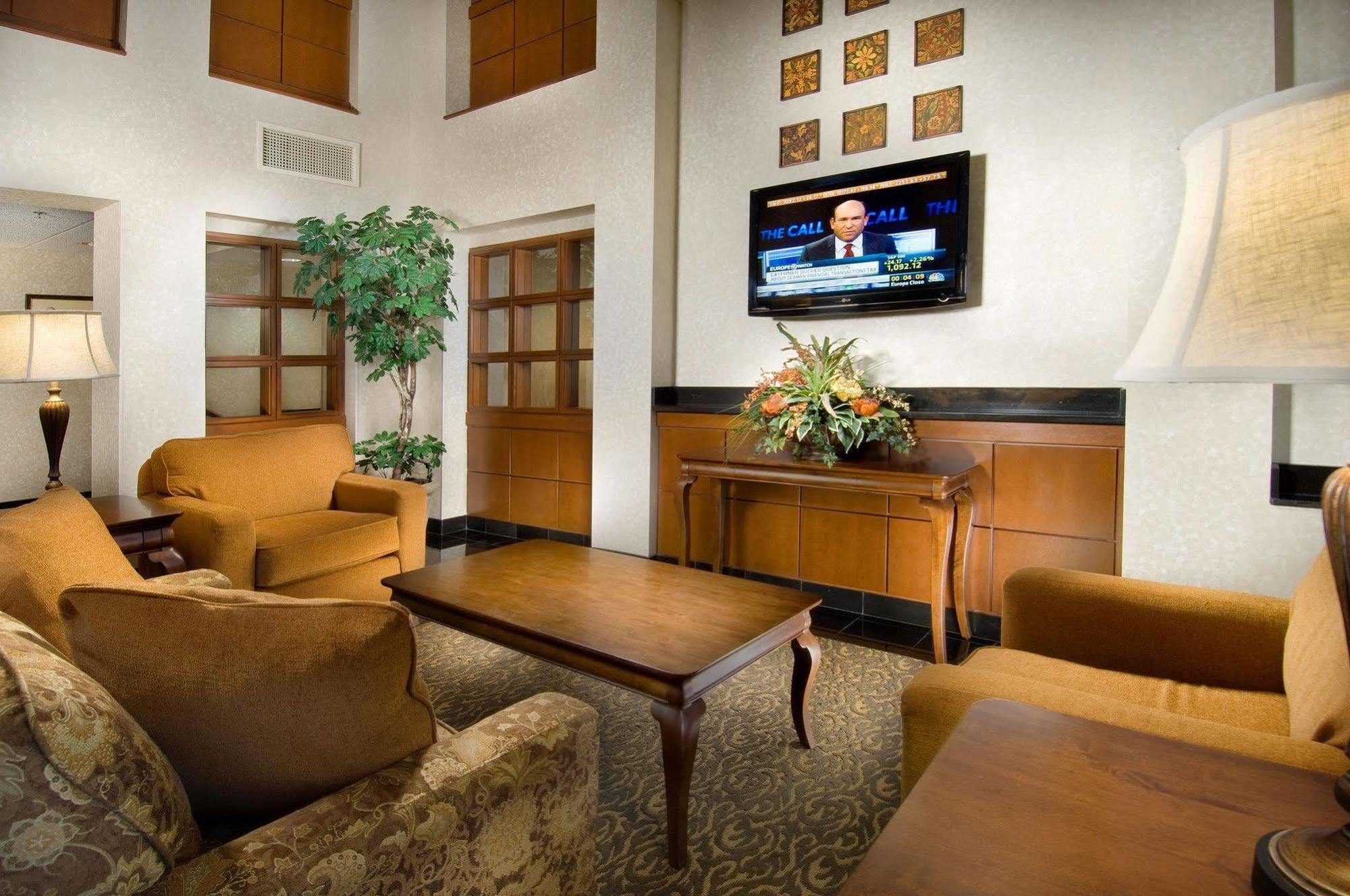 Drury Inn & Suites Columbia Stadium Boulevard Buitenkant foto