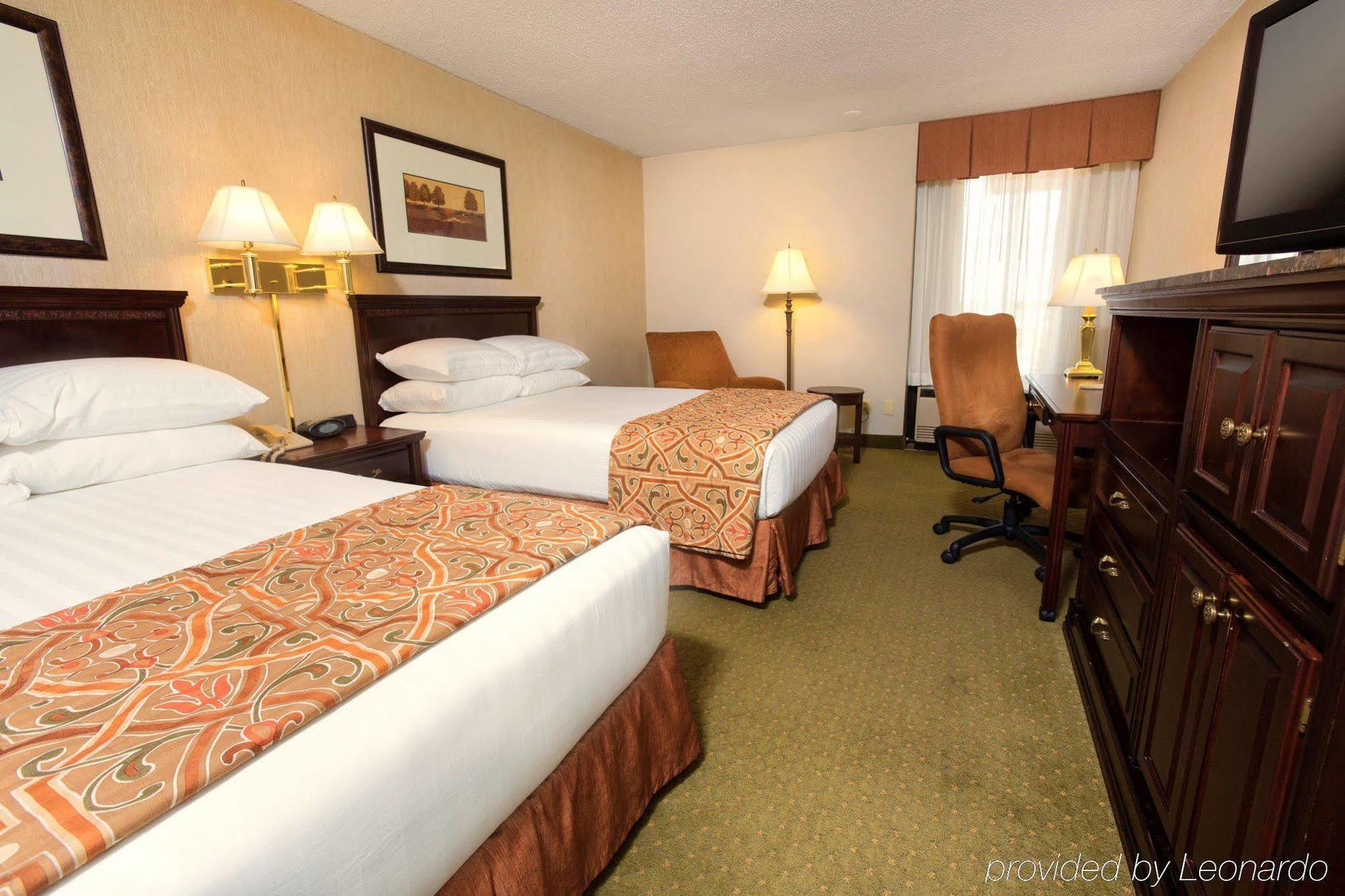 Drury Inn & Suites Columbia Stadium Boulevard Buitenkant foto