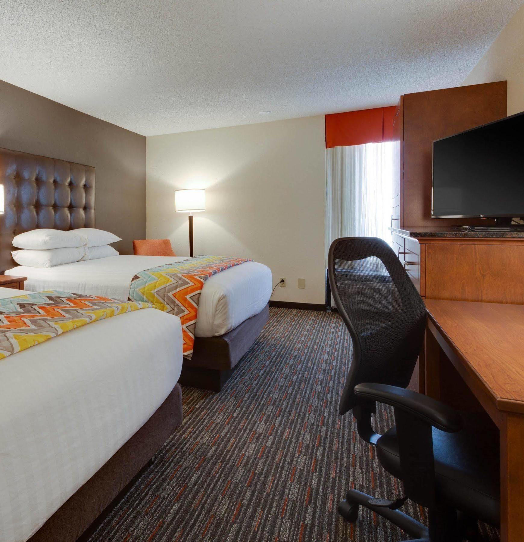 Drury Inn & Suites Columbia Stadium Boulevard Buitenkant foto